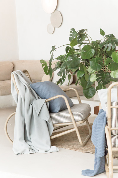 Intérieur avec plaid et coussin Organic Home